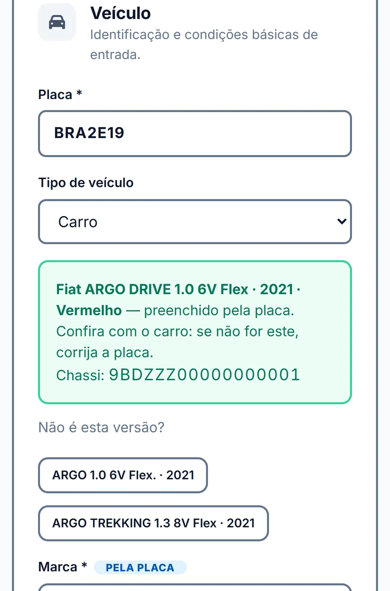 Tela de nova OS no celular: a placa BRA2E19 digitada e o aviso verde de que o carro foi preenchido pela placa, com as outras versões do modelo como botões.